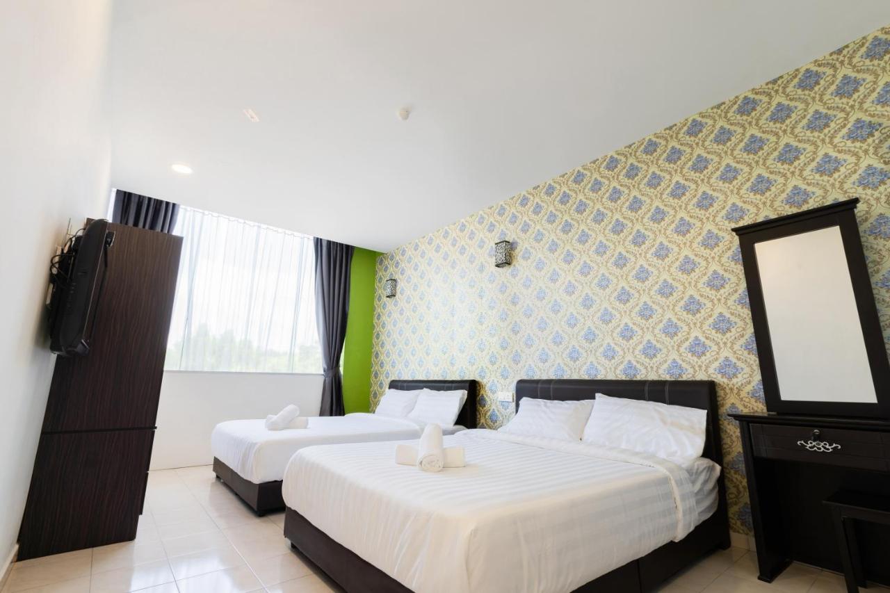 Ant Hotel Malacca Exterior photo