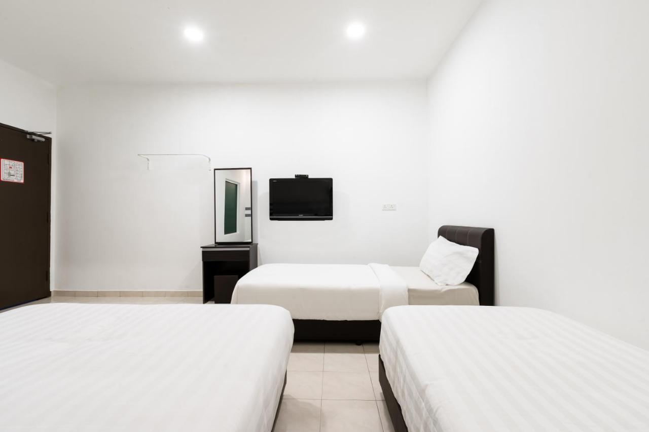 Ant Hotel Malacca Exterior photo